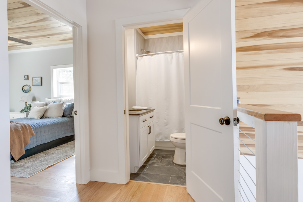 Bathroom vanity